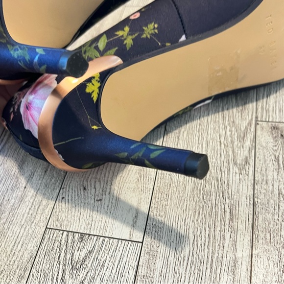 Ted Baker Wishtrip Floral Pointed-toe Satin Pumps Navy Pink Women's 39 US 8.5M - Picture 10 of 11